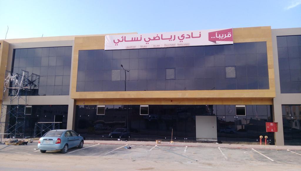 واجهة زجاجية عاكسة للمبنى من مؤسسة مجال الإنشاء للزجاج والبناء في السعودية